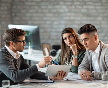 Business Consulting Discussions For Better Performance.
